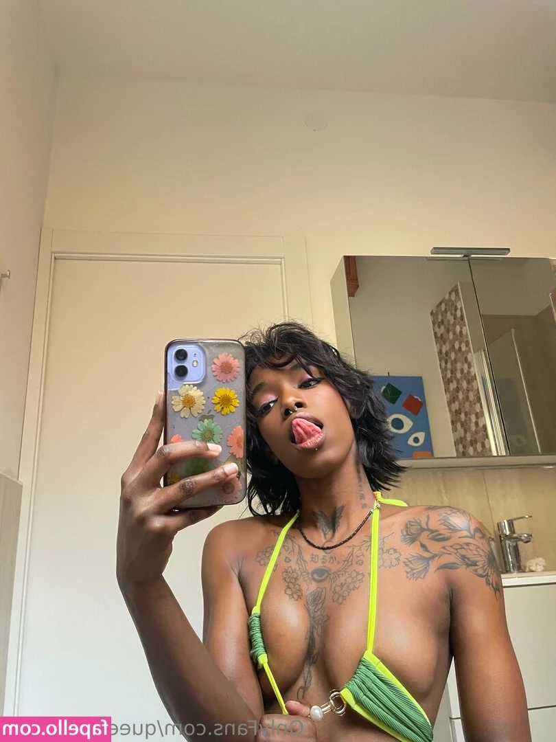 queenblack699 - Instead of my finger who wants there nice hard dick to slide in my ass