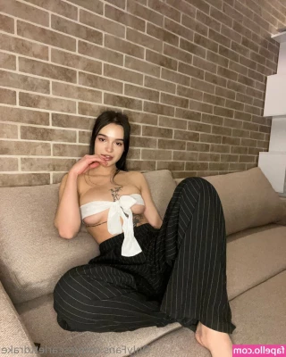 sscarlettdrake - Happy Valentine’s Day! I want my Valentine’s gift 💝 ! Feliz