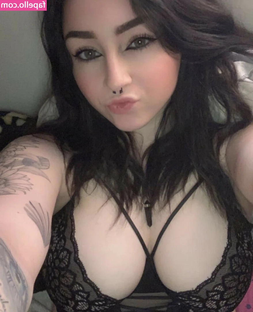sasha4201 - On the way to have some sex. What are you up to? (@alexaadams