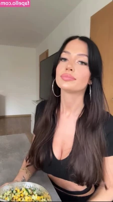 Vanessa Brahimi [ vanessa-brahimi ] - Come play with me in the pool