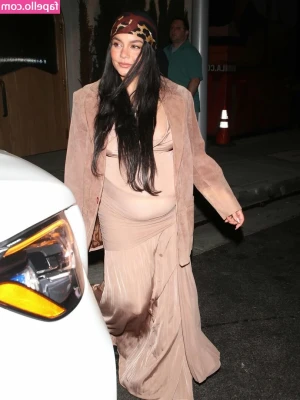 Vanessa Hudgens [ vanessa-hudgens-2 ] - i’m so sorry i haven’t been able to get to my messages in the