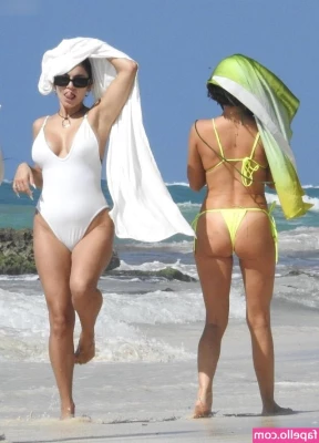 Vanessa Hudgens [ vanessa-hudgens-2 ] - see a lil more