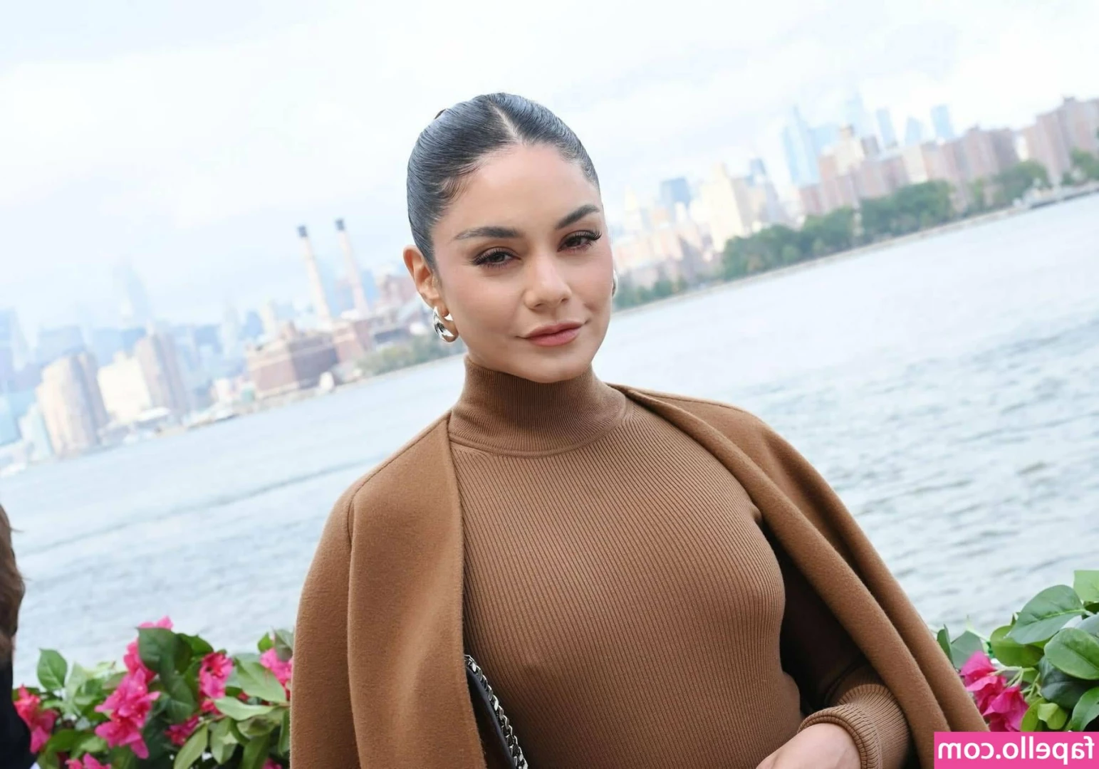 Vanessa Hudgens [ vanessa-hudgens-2 ] - Episode 12   It s All Bullshit   What started out as a weed review