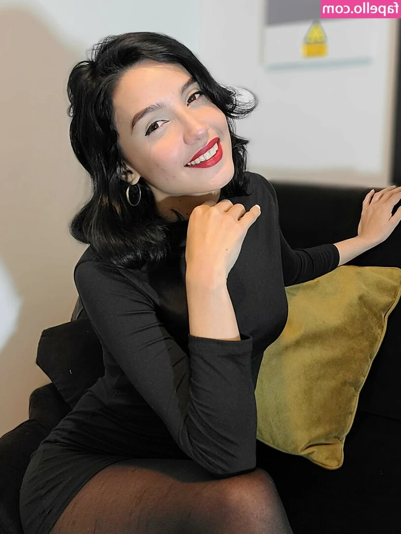 mariannalove - What Am I doing with this huge dildo?🔥🔥🔥