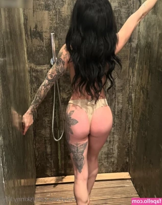 Skinny Lilly [ skinny-lilly ] - Waiting on you like 😜