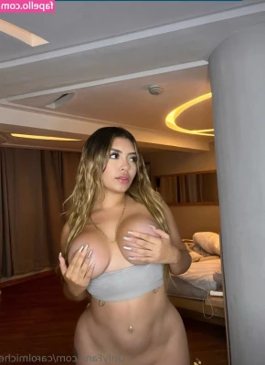 carolmichell - LIVE FOOTJOB AT 8:00pm