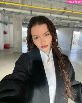 sarahhbl - Um banho gostoso de porra 🥵🤭