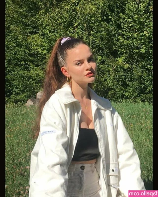 sarahhbl - You belong Under my ass