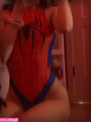 beebee - Big booty in the sunshine  Cum check out my teeny tiny little swim