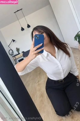 Sabrina Frick [ sabrina-frick ] - Fuck me just look at that monster cock between my ass cheeks 🥵