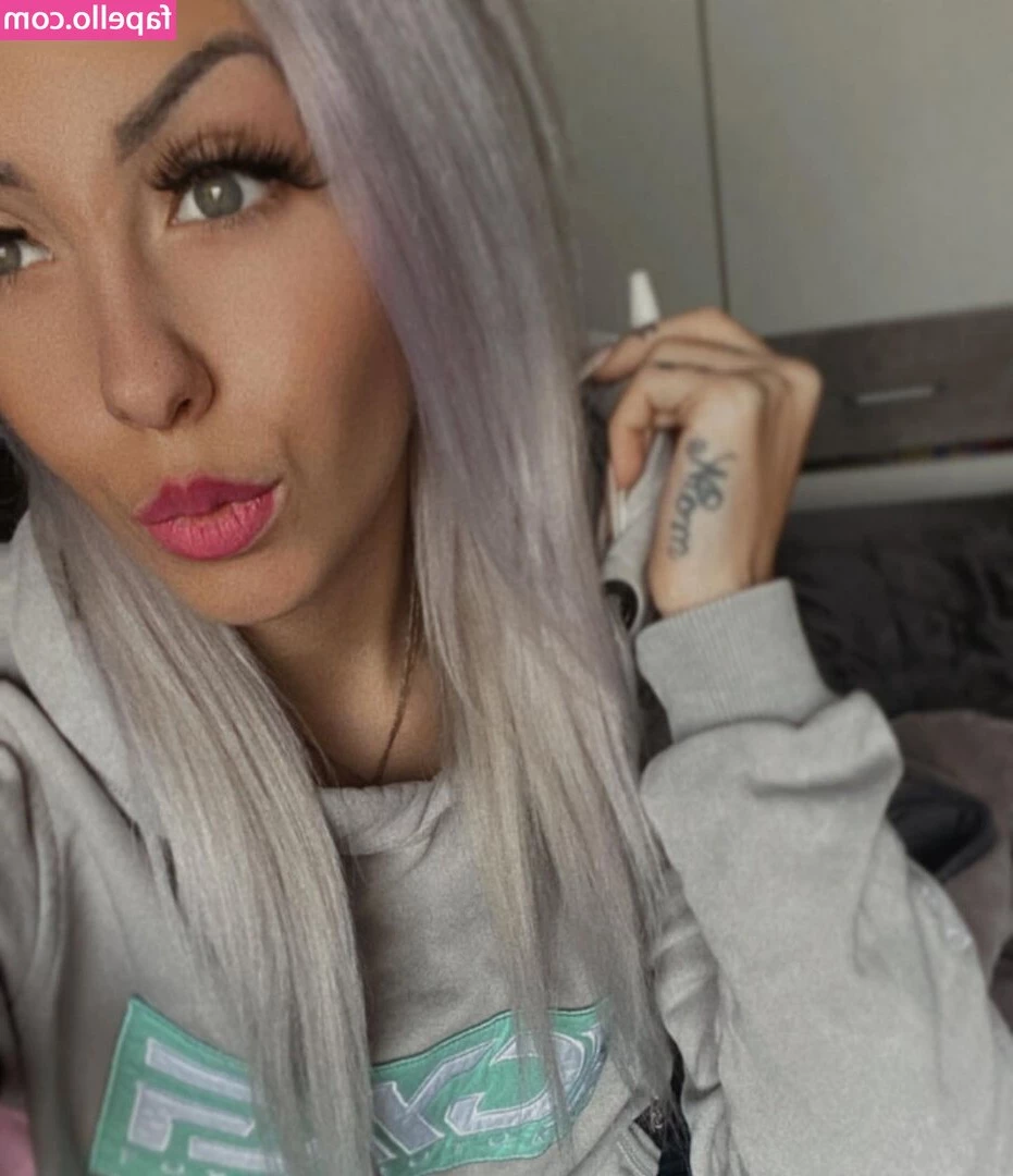 hobbymodelundfotografindenise - Monday aint so blue  https onlyfans com cosygamegirlpremium