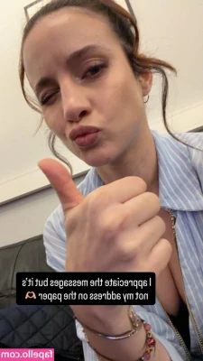 Laure Valée [ laure-valee ] - A few selfies with @ellyraine @trickeedickee between filming for A