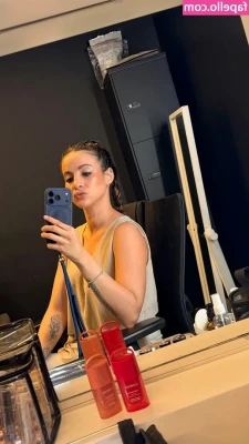 Laure Valée [ laure-valee ] - Are you into armpits?!