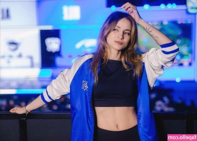 Laure Valée [ laure-valee ] - editing this weeks video right now 🥺 so sorry for the wait guys!!