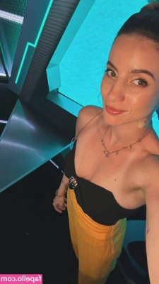 Laure Valée [ laure-valee ] - Stick it to us! 🍆💦