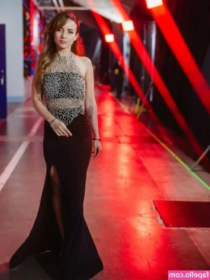 Laure Valée [ laure-valee ] - Here’s the rest of the photos from last night! About to upload some