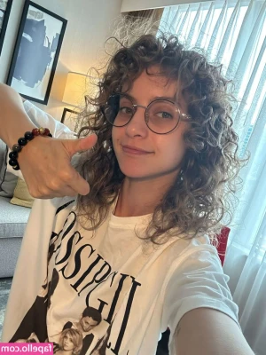 Laure Valée [ laure-valee ] - Dear fans I have a big favor to ask u.  If u are an an African