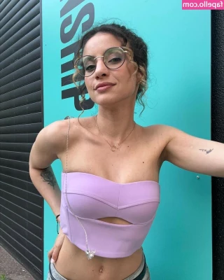 Laure Valée [ laure-valee ] - Foto conexión de hoy part 1