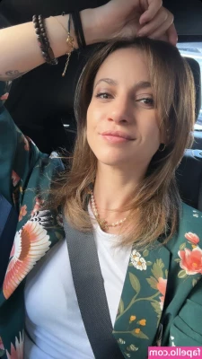 Laure Valée [ laure-valee ] - good afternoon y all