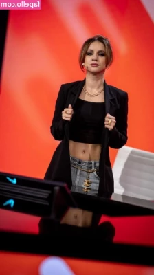 Laure Valée [ laure-valee ] - Hey babe    The Onlyfans has problem now and when you push the Like