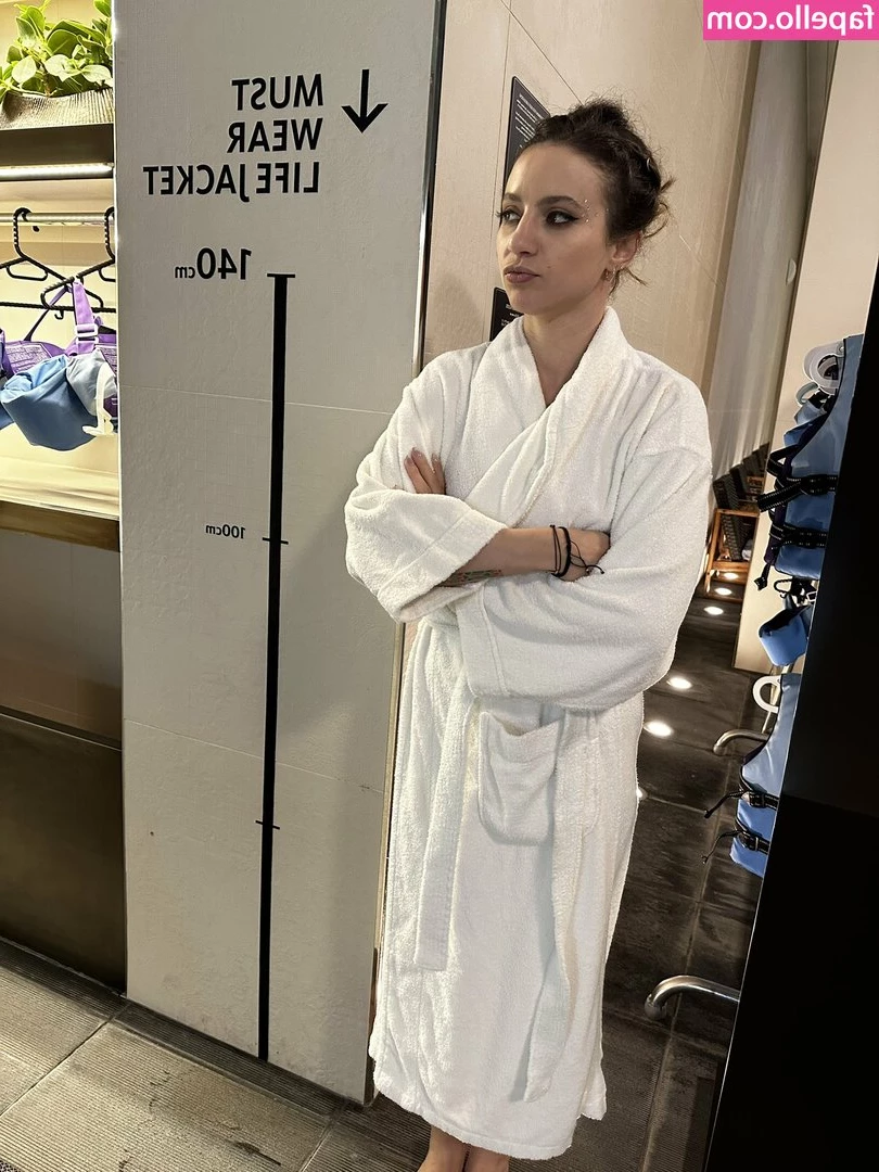 Laure Valée [ laure-valee ] - can you tell I m not wearing any underwear