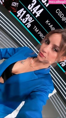 Laure Valée [ laure-valee ] - Esta noche quiero estar en tus sueños y permanecer en ellos