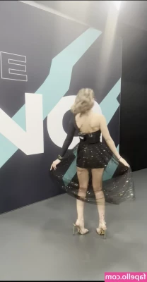 Laure Valée [ laure-valee ] - talk dirty to me 😈😈😈