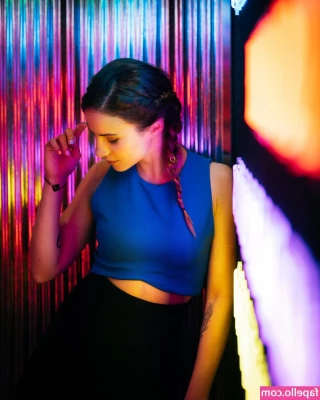Laure Valée [ laure-valee ] - Would you lift up my dress