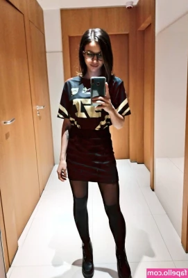 Laure Valée [ laure-valee ] - Let me dominate you and use you to serve me