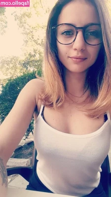 Laure Valée [ laure-valee ] - Let me know what tuns y all on