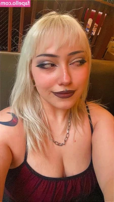 lvngdedgrl - Merry Chrismas everyone, I wish I could be ur lil pet tonight