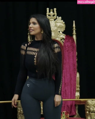 dolcedollll [ dolcedollll-1 ] - Can someone come clean this up please