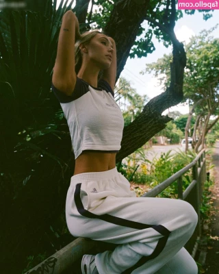 Alexis Ren [ alexis-ren ] - happy kinktober <3 day two   pearl necklace  cumshot  facial