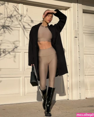 Alexis Ren [ alexis-ren ] - omg, who’s that sexy chick?😅 part 1