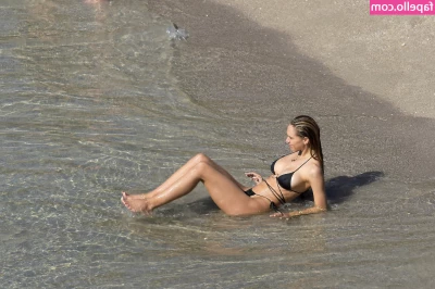 Alexis Ren [ alexis-ren ] - I ve decided that if you want to see the pics I m going to send them