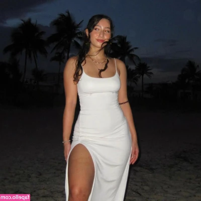 Sabrina Pezeshkian [ sabrina-pezeshkian ] - Smelly Socks