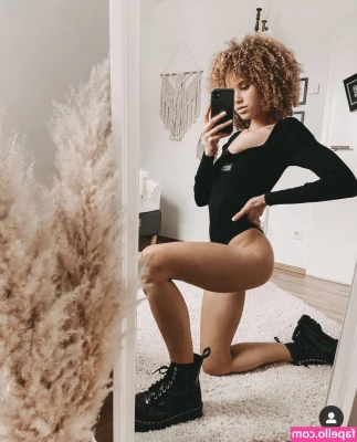 Taynara Wolf [ taynara-wolf ] - how do you like what im wearing? 🥰