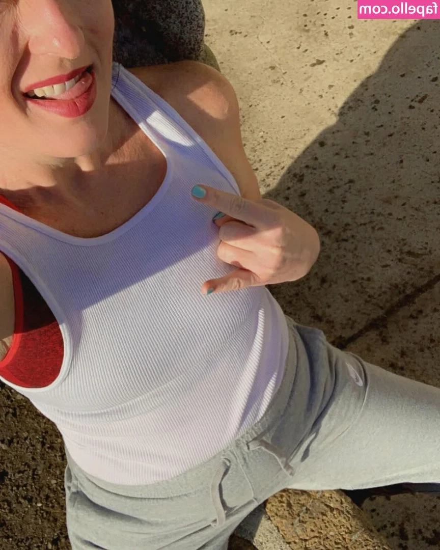 Lexi Sweet [ lexi-sweet ] - What should I take off first?