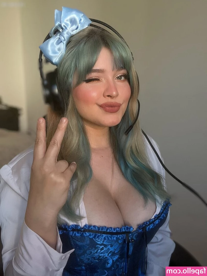 Itsschmolli - 🔥NEW VIDEO🔥 I was waiting in my van at my workshop yard for
