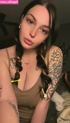 limpbritzkitt - Suck my girl cock or ima kick you 🤪