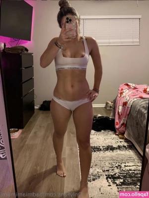 badmiamimami [ badmiamimami-10 ] - Cum Fuck me while Im cleaning 🧼 up 🆙