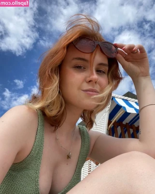 Lena blauer Haken [ lena-blauer-haken ] - Thinking of making some tgirl on tgirl action for you 😏 Which of