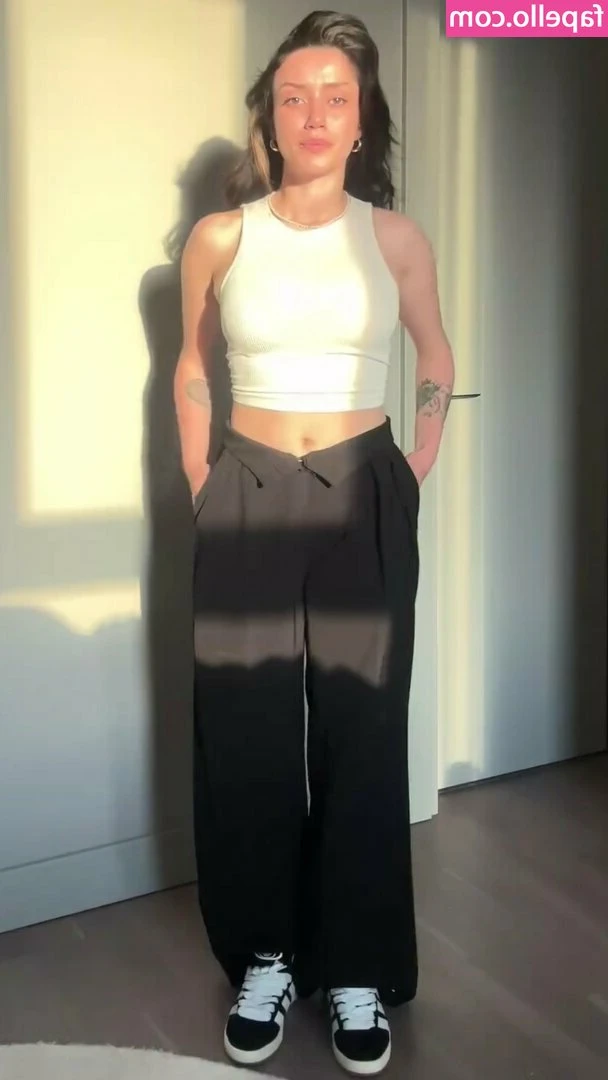 parucumbisakin - Pole dancing video, building my strength up in my tight lil shorts