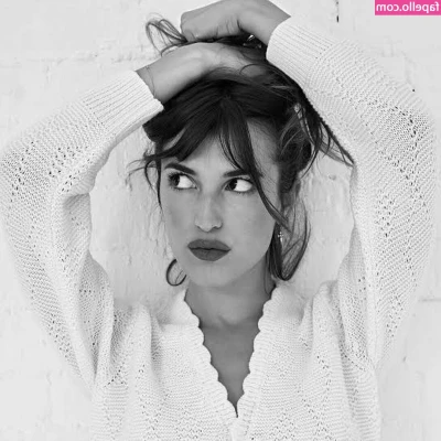 Jeanne Damas [ jeanne-damas ] - Stripping down in front of my open window