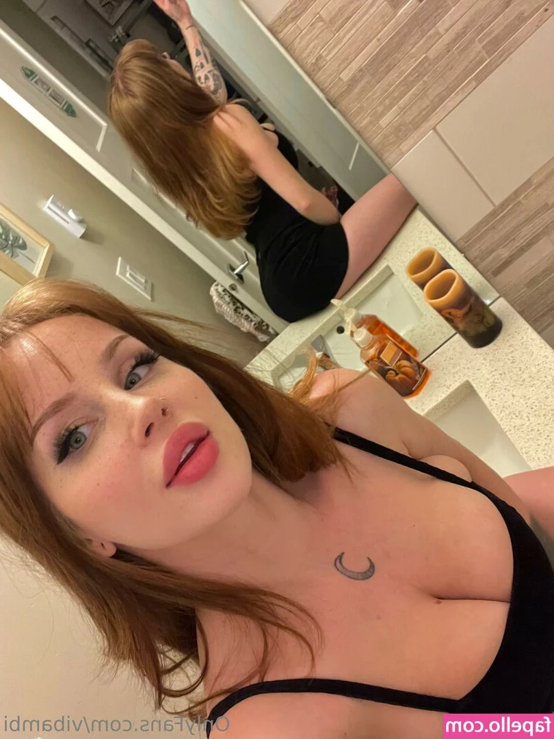 violetxbambi_ [ violetxbambi ] - Have you ever masturbated in a public bathroom? 🙈