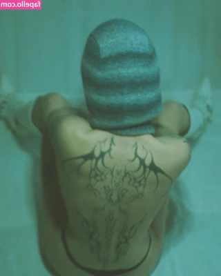 Lotta.m [ lotta-m ] - There are some little golden Butterflys on my naked body   let s have