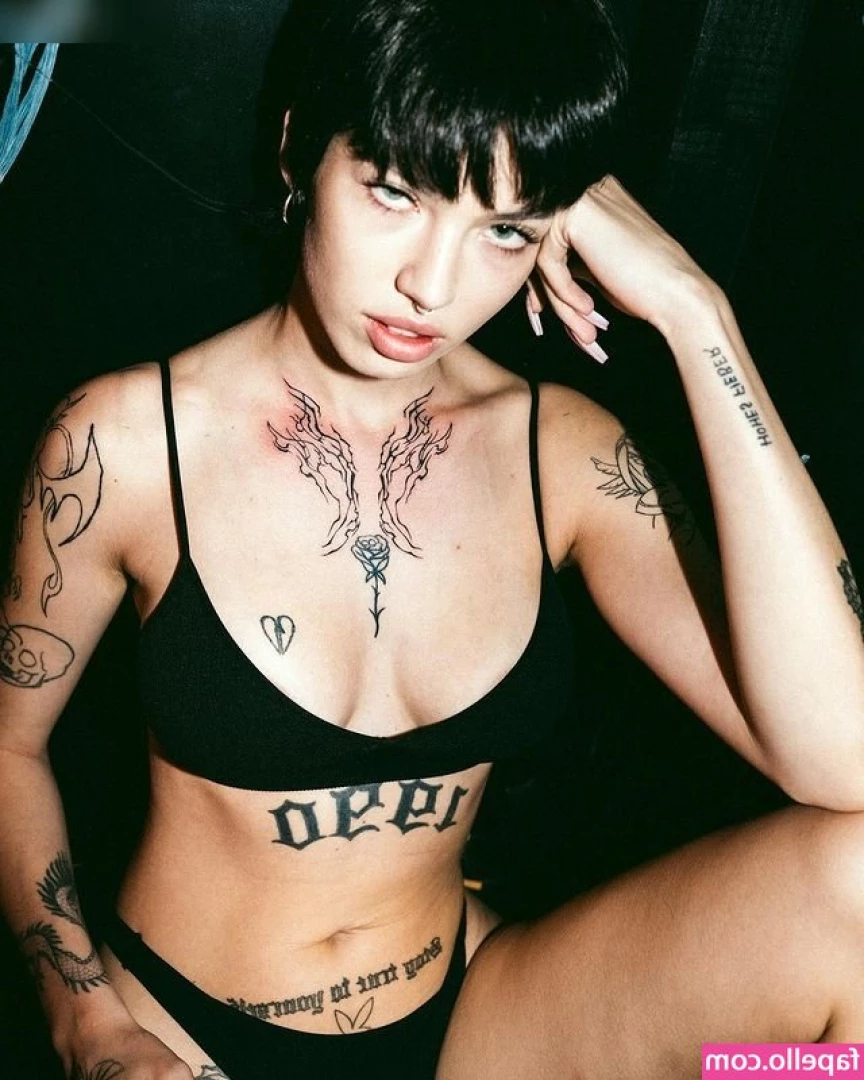 Lotta.m [ lotta-m ] - JUST FRIENDS: CH. 1 - Amari Anne ( @amariantics )  FT. @averyblack