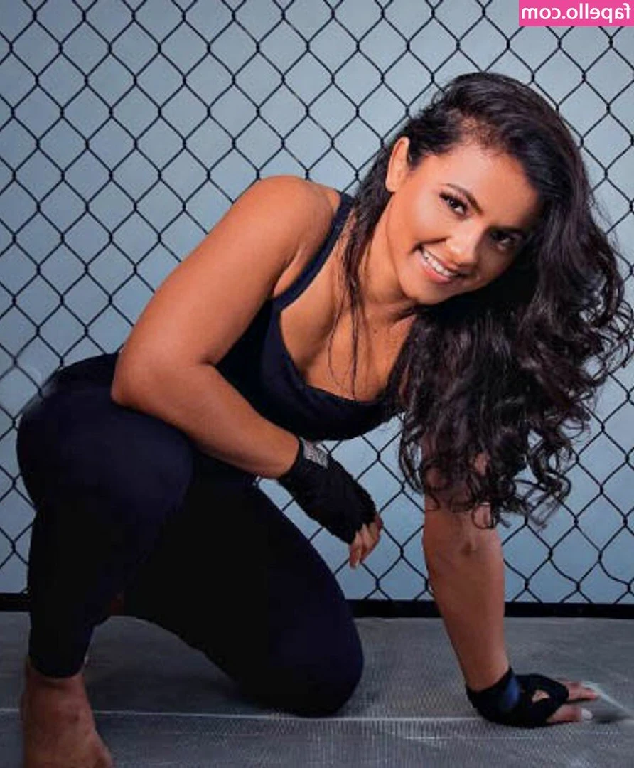 Natália Silva UFC [ natlia-silva-ufc ] - With this cold 🥶 weather my toes need to stay nice and warm! So