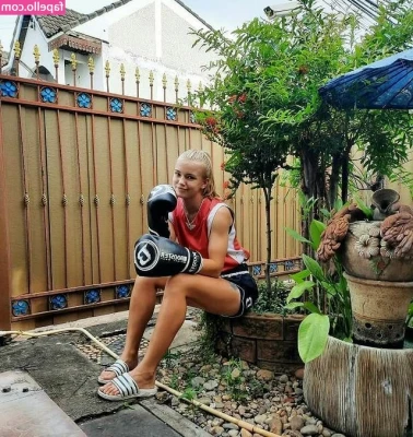 Marie Ruumet [ marie-ruumet ] - 3 more followers till 100!!!