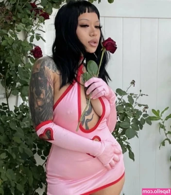 __cyntax [ cyntax ] - Morning! I’ll be sending out a voyeur style shower video today!